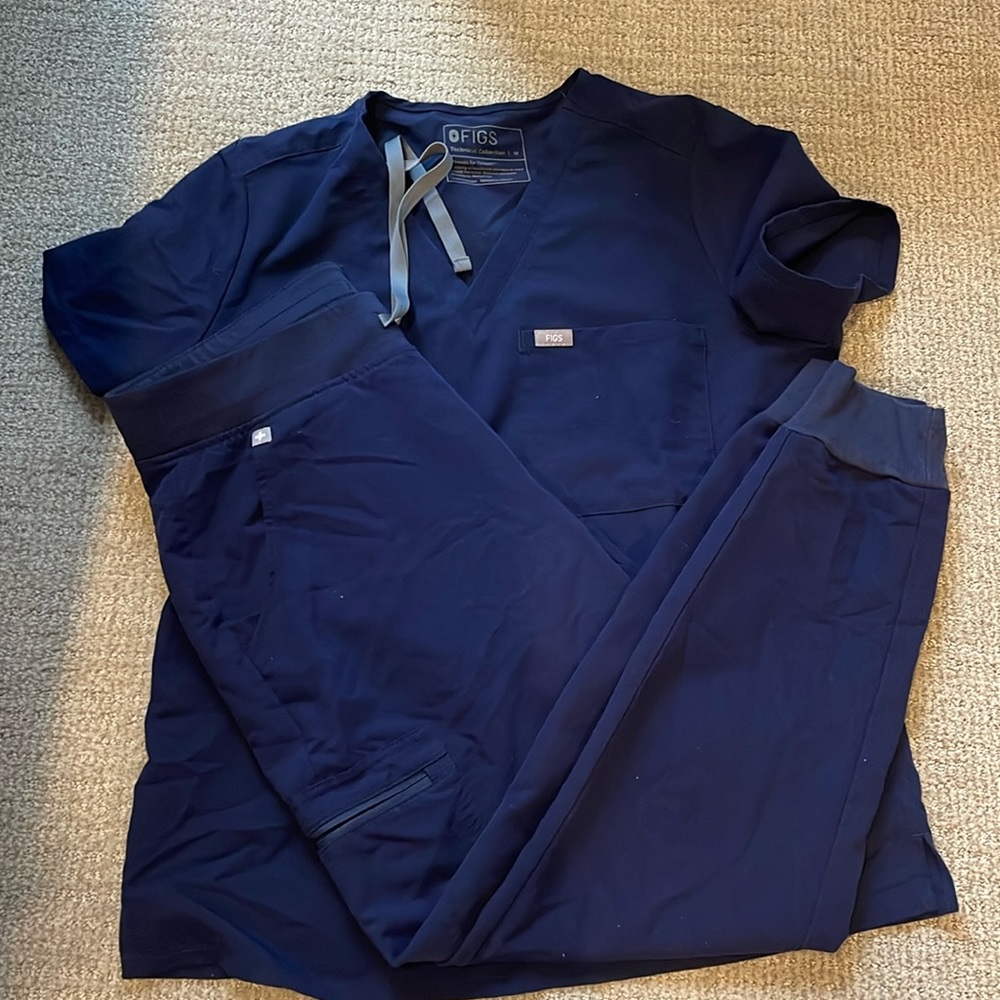 navy blue figs set size medium one pocket top jogger bottoms